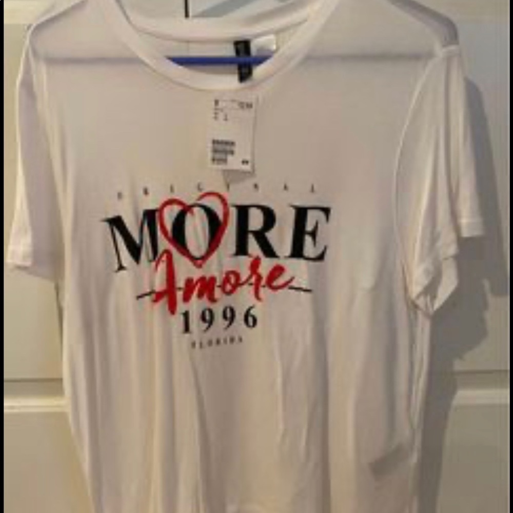 Cute tee size L new with tags